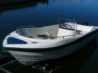Konsolenboot,Motorboot,Gleiter,Freizeitboot,Angelboot