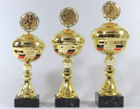 3er Serie Pokale in Gold - Deutschland Fahne 38 - 33 cm inkl. Gravur und Emblem 