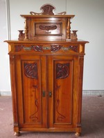 schönes altes dekoratives Jugendstil Vertiko mit Aufsatz, Schrank,Kirschbaum