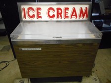 Masterbilt Retro Ice Cream Novelty Chest Display Freezer, 115V, Lighted