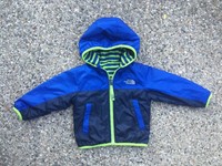 blue green THE NORTH FACE baby boy 6-12M reversible fleece jacket coat EUC MINT