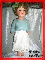 Alte große unbekannte Puppe.Bilder anschauen