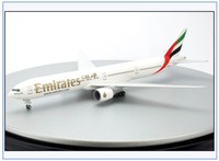 SKR727 Boeing B777-300ER EMIRATES, A6-EBQ, SkyMarks 1:200, NEU &