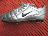 Nike JR TOTAL 90 III FG Gr. 38, US 5,5  Bewährt und chic Sonderpreis