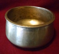 Seltene Tibetanische Klangschale(A Different shaped & Rare Tibetan Singing Bowl)