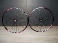 Stan`s ZTR Crest mit Tune King-Kong naben TOPzustand 1411 superleight!