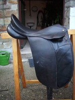 Dressursattel 17,5", mittlere Kammerweite (gebraucht)