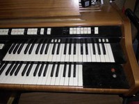 Orgel von Wurlitzer mit Sitzbank