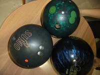 3 BOWLINGKUGELN eine BOWLINGTASCHE