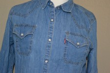 Vintage Levi'S Womens Pearlized Snap Button Denim Shirt Size Large (Fits Smaller
