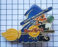 HARD ROCK CAFE KOBE HALLOWEEN PUMKIN WITCH AND BROOM ... Pin N7