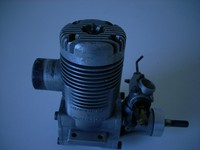 Verbrennungsmotor Super Tigre 60 Serie X mit Heckauslass