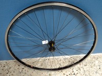28 Zoll Vorderrad, Felge DT Spokes, Nabe irgendwas mit 500