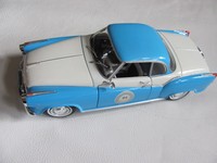 Revell 08466 Zivilfahrzeug Metallmodell 1:18 Borgward Isabella Coupe zweifarbig