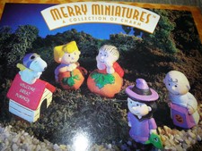 Hallmark 1996 Peanuts Great Pumpkin Patch Merry Miniatures Snoopy Halloween Set