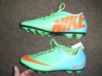 Nike: Fußball Schuhe, Gr. 35,5, "Mercurial" grün-türkis, Sport,  Stollen