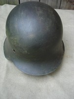 2 WK!  Stahlhelm Q 64.Model 1942.Originalfarbe-Tarnstrich.Stahlhelmkalotte