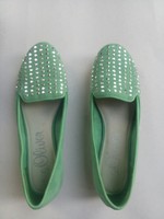 S.Oliver Slipper. Grün mit Nieten. Gummisohle. Lederinnensohle. Gr. 40. Neu