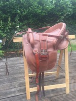 Spanischer Arbeitssattel Mit Zubehör