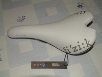 Rennrad Mountainbike Sattel von Fizik Modell Fizik Aliante Kium Carbon