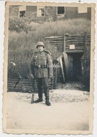 Foto Norwegen-Bunker-Soldat in voller Montur   2.WK  (W71)