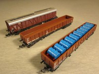 3x Minitrix Trix gedeckter Güterwagen Hochbordwagen mit Ladung Spur N