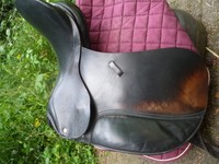 Dressursattel Loesdau, gute Polster, breite Kammer