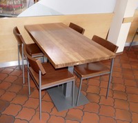 Tisch und Stühle Naturholz für Gastro Stapelstühle Set mit 4 Stühlen