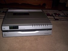 TOSHIBA VP100 CED VIDEO DISC PLAYER POWERS UP BUT NOT WORKING SOLD AS IS