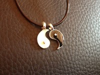 Ying Yang Kette Yin & Yang Anhänger an Kautschukband Symbolanhänger Freunsschaft
