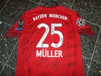 BAYERN MÜNCHEN "MÜLLER" TRIKOT;  TEAM HANDSIGNIERT 2016