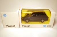 Volkswagen VW Passat B3 Typ 35i VARIANT blue black metallic, Schabak 1:43 DEALER