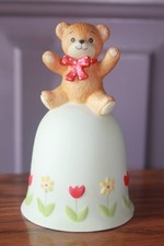 1980 Lucy & Me Rigg Figurine Bell Red Tulips Yellow Daisy 4 3/4" Tall Bear