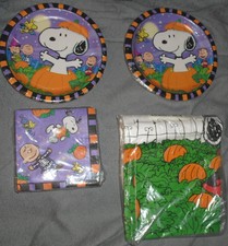 Hallmark Rare Peanuts Snoopy Plates Napkins Tablecloth Cover Halloween Party Set