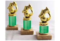 3D Pokale-Ständer, 3er Serie grün-gold, 49 Sportarten zur Auswahl, inkl. Gravur
