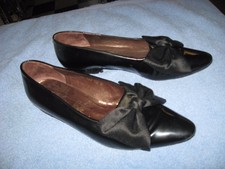 Vintage 1960's Black Patent Leather Low Heel Flats by Christiane Perez Size 7.5