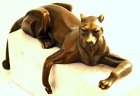 Raubkatze signiert in Bronze auf Marmorsockel,Bronzefigur Bronzeskulptur