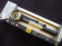 Topeak Pocket Shock DXG Dämpferpumpe mit Manometer