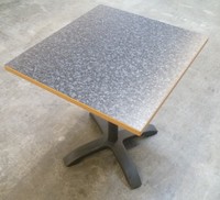 Tisch Bistrotisch Holztisch Esstisch Restaurant Bistro Imbiss Café Stahlgestell