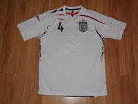 FANTRIKOT UMBRO ENGLAND NR. 4 STEVEN GERRARD GR. 152 !!!