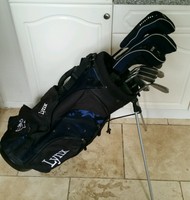 SUPERB FULL SET OF GOLF CLUBS, RIGHT HANDED. LONGRIDGE WOODS, PALMER IRONS, LYNX