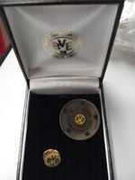 Set 2xPin's(Logo+Meisterschale) + Schatulle Borussia Dortmund Fußball Fanartikel