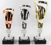 Super Luxus 3 er Serie Design Pokale 34 - 27 cm inkl. Gravur und Emblem E82/1-3