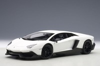 1:18 AUTOart Lamborghini Aventador LP720-4 50° Anniv.2013 weiss + Schlüsselanh.