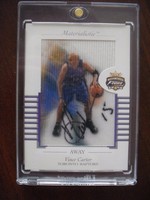 FLEER FOCUS 01-02 MATERIALISTIC VINCE CARTER AUTO 111/150