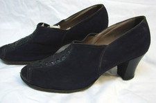 1930s Vintage Navy Blue Cloth & Leather Slip On Pumps Heels Shoes