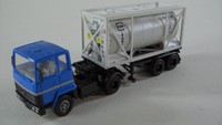 HERPA: Modell einesVolvo Containertransport Lkw mit Tankcontainer im M1:87 