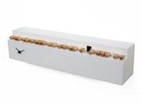 Designer Kuckucksuhr Fatti + in là in weiß. Handgefertigt aus Holz. Mit Kuckucks