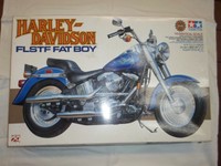 Harley Davidson Fat Boy Modellbausatz Von Tamiya Im Maßstab 1:6