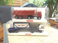 2 LKWs in 1:87, 1 x unbekannt und 1 x Herpa, ohne OVP.